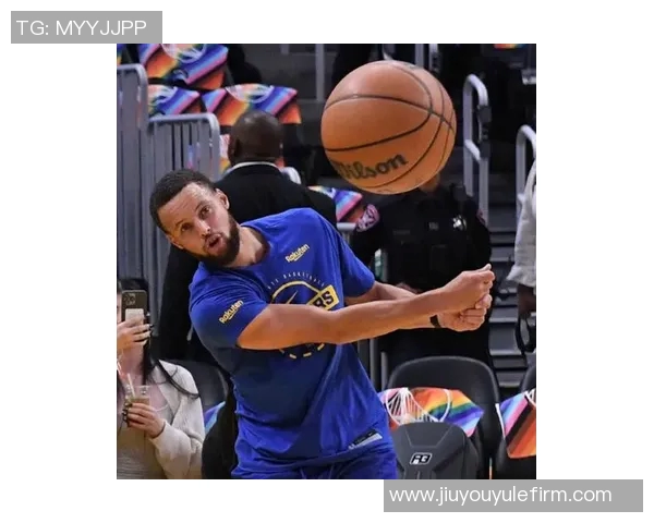 库里首节低调发挥仅得3分助队友展现实力全队配合默契