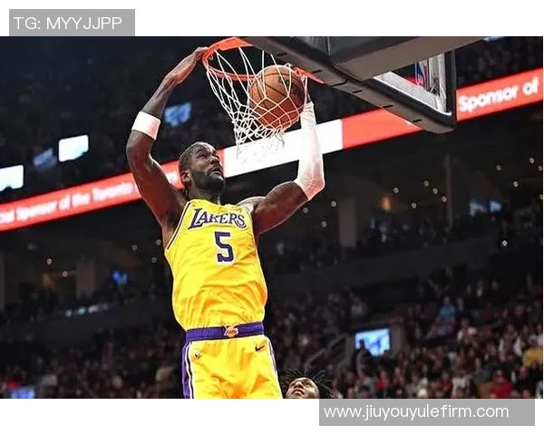 艾顿期待与东詹共同训练表示已做好充分准备静待机会到来