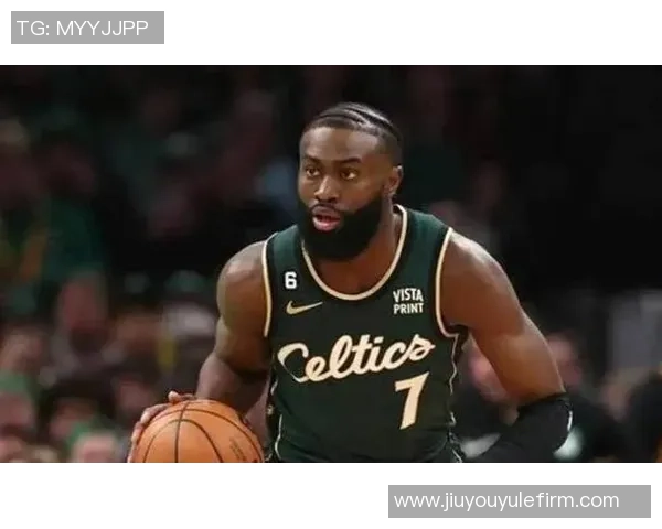 杰伦布朗全能表现15投6中斩获25分8篮板7助攻罚球命中率高达92